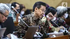 Menteri Kesehatan Budi Gunadi Sadikin mengikuti rapat kerja dengan Komisi IX DPR di kompleks Parlemen, Senayan, Jakarta, Selasa (28/3/2023). (Liputan6.com/Faizal Fanani)
