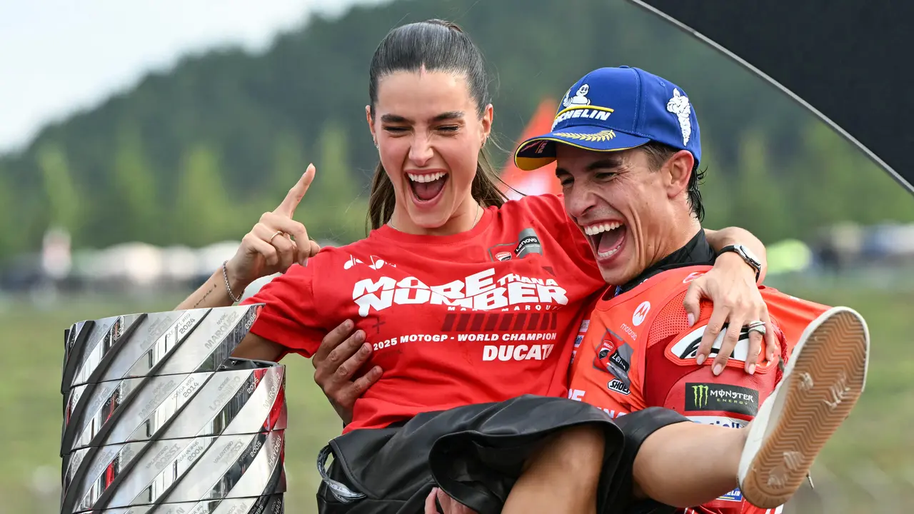 Marc Marquez berpesta usai jadi juara dunia MotoGP 2025