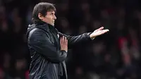 3. Antonio Conte - Dirinya mampu membawa Chelsea mematahkan dominasi Manchester City dengan menjadi juara Liga Inggris pada musim pertamanya bersama The Blues. (AFP/Ben Stansall)