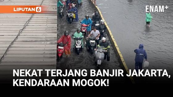 Nekat Terjang Banjir Jakarta, Kendaraan Mogok!