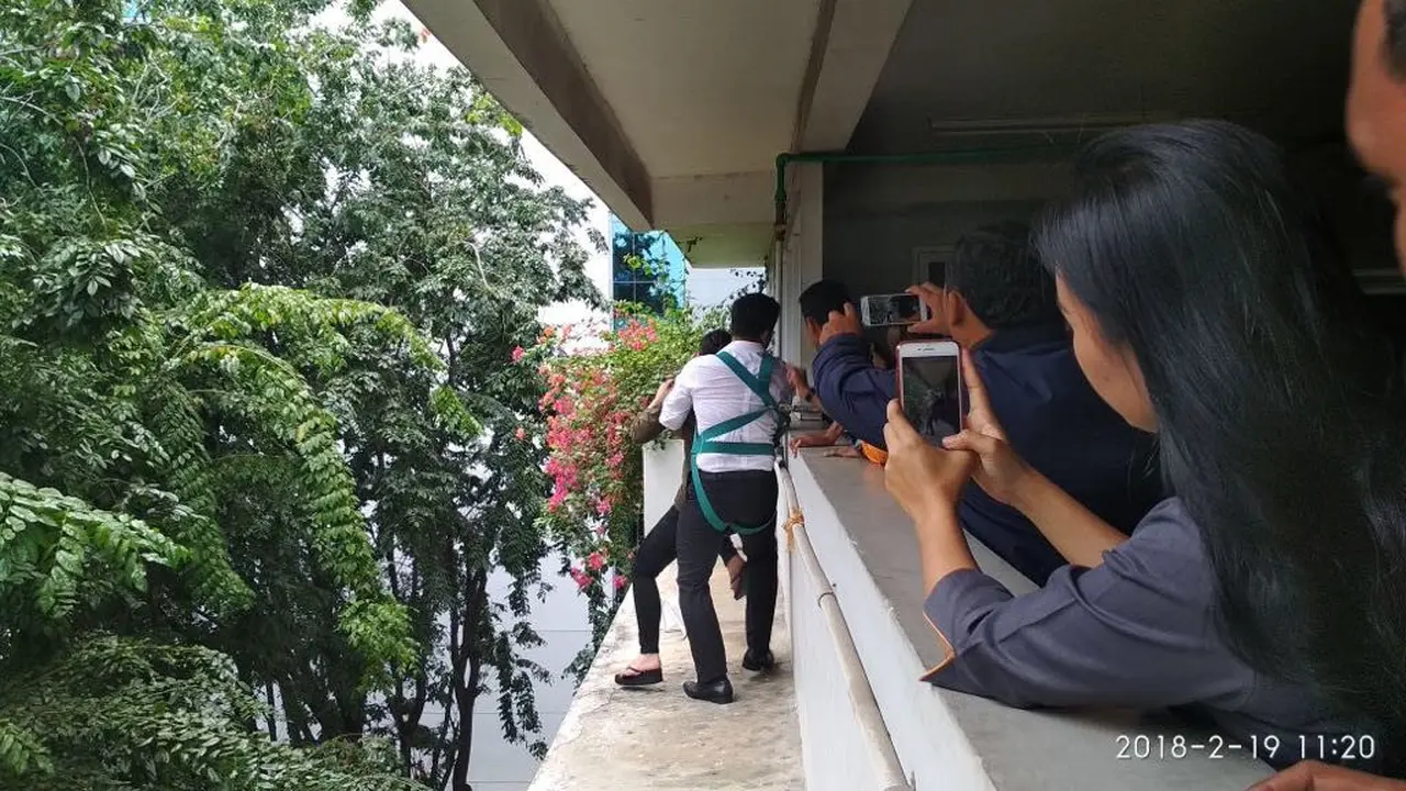 Polisi selamatkan wanita diduga hendak bunuh diri