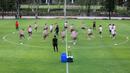 Pemain Timnas Indonesia U-20 saat latihan resmi menjelang Kualifikasi Piala Asia U-20 2025 yang berlangsung di Lapangan A, Stadion Utama Gelora Bung Karno (SUGBK), Senayan, Jakarta, Selasa (24/09/2024). (Bola.com/Bagaskara Lazuardi)