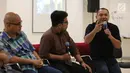 Taufik Basari (kanan) dan para aktivis 98 saat menjadi pembicara dalam talkshow 20 tahun (Belum Tuntasnya) Reformasi di Kampus UI Salemba, Jakarta, Sabtu (19/5). Talkshow membahas Anti KKN, Supremasi Hukum dan Dwifungsi ABRI. (Liputan6.com/Fery Pradolo)