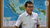 Menteri Pariwisata dan Ekonomi Kreatif Wishnutama saat menerima kunjungan jajaran Emtek dan SCM Group di Kantor Kemenpar, Jakarta, Jumat (8/11/2019). Kunjungan tersebut untuk membahas kerja sama di sektor media. (Liputan6.com/JohanTallo)