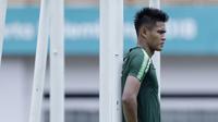 Pemain Timnas Indonesia, Fachruddin Aryanto, saat mengikuti sesi latihan di Stadion Wibawa Mukti, Jawa Barat, Sabtu (3/11). Latihan ini merupakan persiapan jelang Piala AFF 2018. (Bola.com/M Iqbal Ichsan)