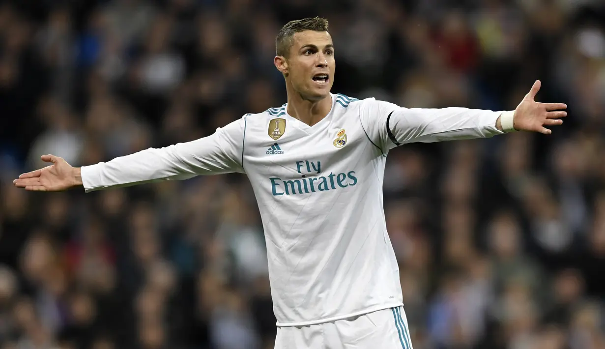 Pemain Real Madrid, Cristiano Ronaldo hingga pekan ke-11 La Liga Santander 2017-2018 baru mencetak satu gol untuk timnya. Ronaldo pun tercecer ke peringkat terbawa top scorer klub. (AFP/Gabriel Bouys)