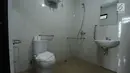Kondisi kamar mandi wisma atlet Asian Games 2018, Kemayoran, Jakarta, Minggu (4/2). Pembangunan rusun yang akan digunakan sebagai Wisma Atlet pada Asian Games 2018 telah dinyatakan selesai 100 persen. (Liputan6.com/Helmi Fithriansyah)