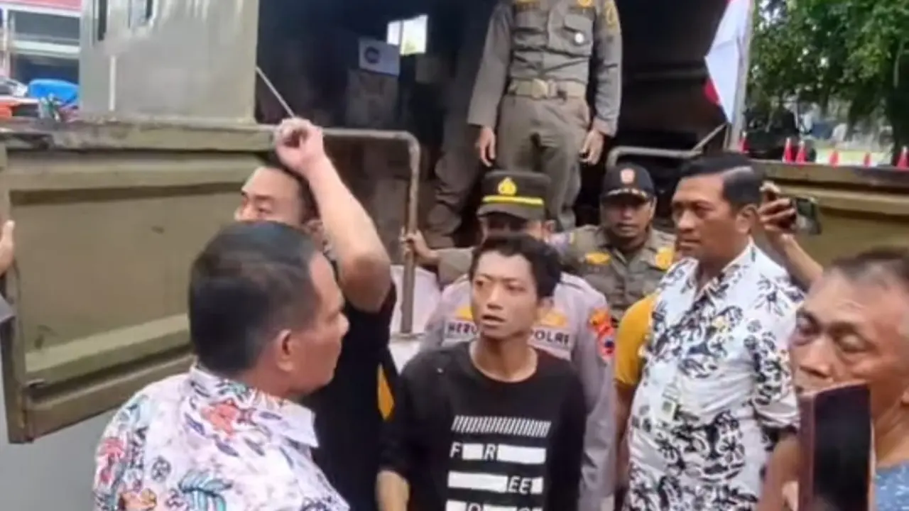 Demo di Pati Dibubarkan Satpol PP (Liputan6.com/istimewa)