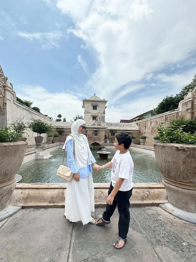 [Fimela] Shireen Sungkar dan Anaknya