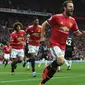 Juan Mata mencetak satu gol pembuka saat Manchester United melawan Crystal Palace pada pekan ketujuh Premier League di Old Trafford, Manchester (30/9/2017). MU menang telak 4-0. (AFP/Paul Ellis)