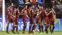 Para pemain Spanyol merayakan gol ke gawang Luksemburg pada laga Kualifikasi Piala Eropa 2016 di Stadion Nuevo Municipal Las Gaunas, Logrono, Sabtu (10/10/2015) dini hari WIB. (AFP PHOTO / ANDER GILLENEA)