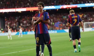 Ekspresi penyerang Barcelona, Lamine Yamal, dalam pertandingan Liga Spanyol antara FC Barcelona dan Rayo Vallecano de Madrid di Stadion Camp Nou, Barcelona, Selasa (1/9/2026) dini hari WIB. (Lluis Gene/AFP)