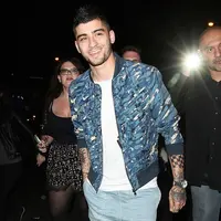 Zayn Malik di pesta ulang tahun Kylie Jenner (via dailymail.co.uk)