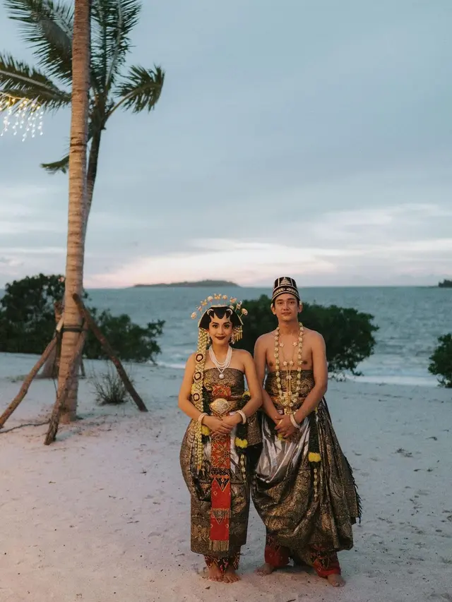 [Fimela] Adipati Dolken dan Canti Tachril