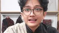 Penjual Batik Viral, Bikin Heboh Diiserbu Pembeli sampai Salting Saat Live di Medsos.&nbsp; foto: TikTok @attamami30