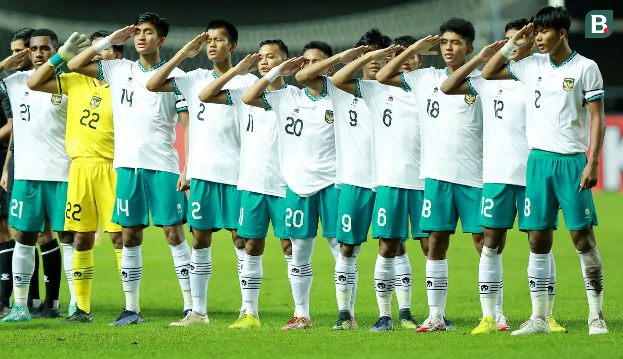 <p>Seperti mendapat durian runtuh, Timnas Indonesia U-17 yang sebelumnya gagal lolos ke Piala Asia U-17 untuk memperebutkan tiket ke Piala Dunia U-17 akhirnya justru akan menjadi salah satu peserta putaran final Piala Dunia U-17. Kepastian itu didapat setelah FIFA memutuskan Indonesia akan menjadi tuan rumah ajang Piala Dunia U-17 2023 menggantikan Peru yang dinilai tidak siap dari segi infrastruktur. Skuad Timnas Indonesia U-17 pun menyambut gembira keputusan ini. Seperti 5 pemain berikut ini yang diprediksi akan menjadi andalan dan dinantikan aksinya dalam ajang dua tahunan yang terakhir kali diadakan pada 2019 di Brasil. (Bola.com/M Iqbal Ichsan)</p>