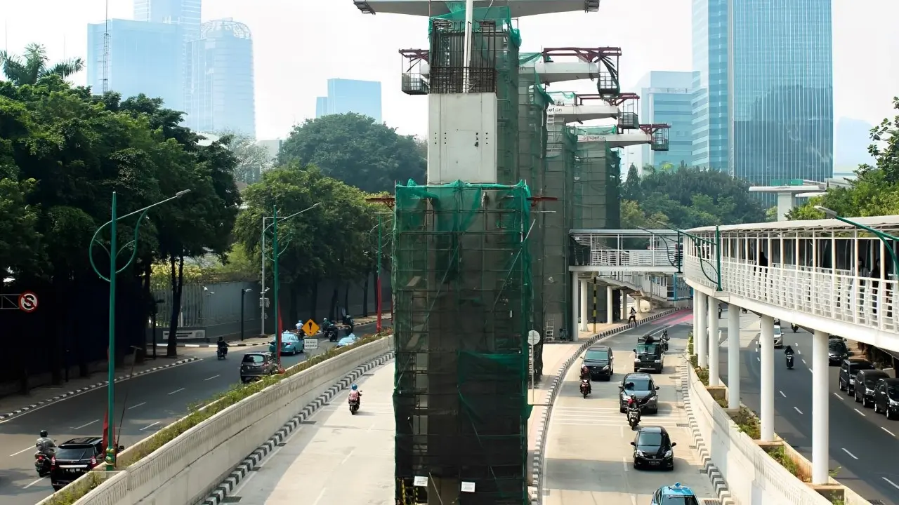 PT Semen Indonesia (Persero) Tbk memastikan struktur penopang operasi LRT Jabodebek diklaim punya usia panjang, dengan memakai beton penopang yang telah melewati uji standar Amerika. (Dok Semen Indonesia)