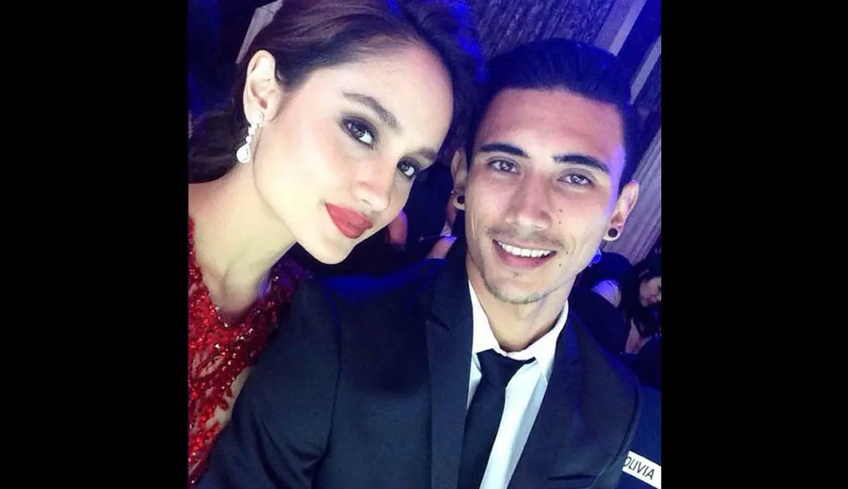 Di foto lain, Cinta juga mengunggah foto selfie 'mesra' bersama Vincent di sebuah event fashion. (instagram.com/claurakiehl)