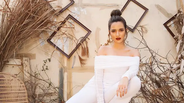 FOTO: Gaya Nia Ramadhani saat Pakai Outfit Off Shoulder, Tampil Bak Ratu