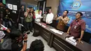 Kepala BNN Komjen Budi Waseso memberikan keterangan pers di Gedung BNN, Cawang, Jakarta, Selasa (22/12). keterangan pers terkait penangkapan kru maskapai penerbangan yang berpesta narkoba. (Liputan6.com/Immanuel Antonius)