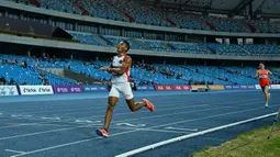 Rikki Marthin bukanlah satu-satunya wakil Indonesia yang bersaing di nomor ini. Agus Prayogo juga ikut serta, namun sayang, dia gagal mempersemabahkan tambahan medali. (MOHD RASFAN/AFP)