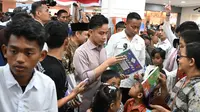 Momen Gibran Traktir Siswa Sekolah Rakyat dan Anak Yatim Saat Kunker ke Pontianak