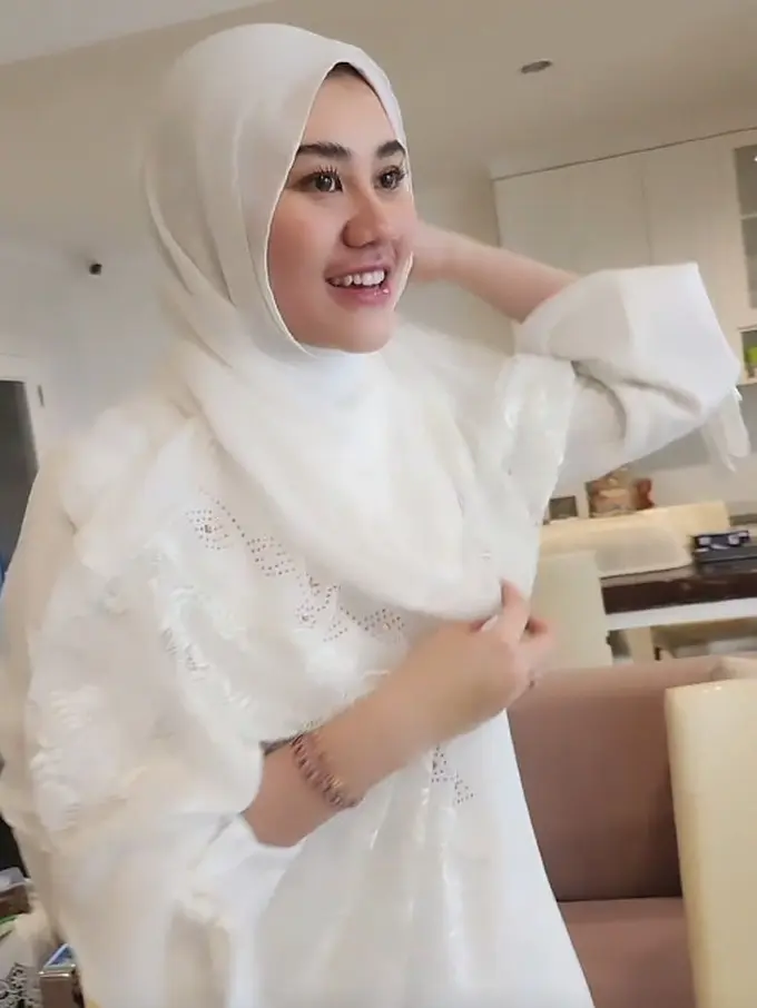Aaliyah Massaid berhijab