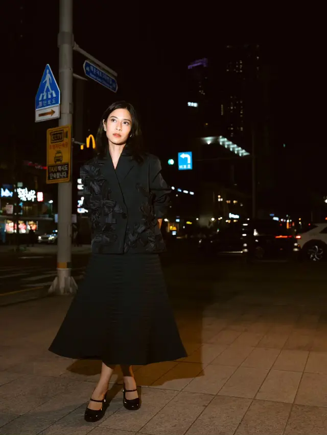 Potret Dian Sastrowardoyo saat Menghadiri World Premiere Laut Bercerita di Busan Film Festival (BIFF) 2026