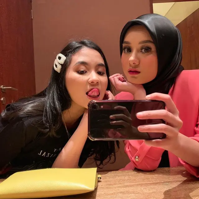 Diundang Jadi Bridesmaid, Ini 6 Potret Persahabatan Dinda Hauw dan Ashilla Eks Blink