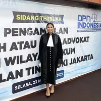 Mengikuti jejak sang ayah, Felicia berprofesi sebagai pengacara. Usut punya usut ia bekerja di sebuah firma hukum terkenal di Inggris. @feliciahutapeaaa