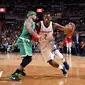 Pemain Washington Wizards (kanan) saat menghadapi Boston Celtics (NBA)