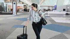 Donna Agnesia dan Darius Sinathrya selalu sukses mencuri perhatian netizen. Selain dikenal sebagai pasangan yang romantis, keduanya kerap jadi inspirasi menjalankan pola hidup sehat. (Instagram/dagnesia)