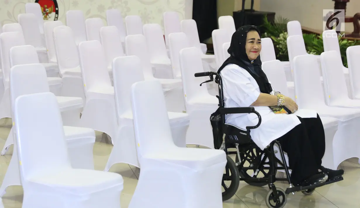 Wakil Ketua Umum Partai Gerindra Rachmawati Soekarnoputri jelang mendampingi pasangan Prabowo/Sandi Uno mendaftar bakal Capres/Cawapres Pemilu 2019 di Gedung KPU, Jakarta, Jumat (10/8). (Liputan6.com/Helmi Fithriansyah)