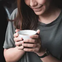 Ilustrasi minum kopi/copyright shutterstock