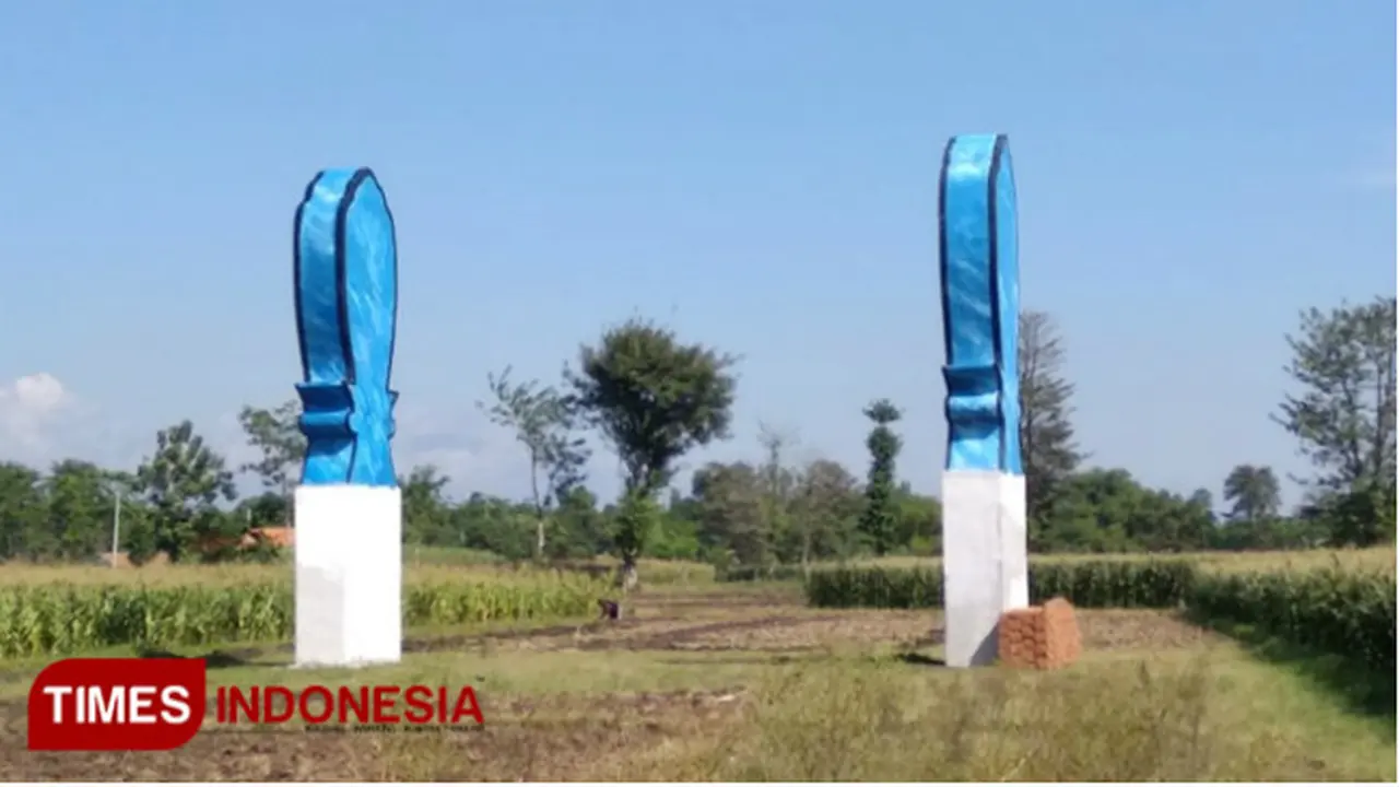 Batu Nisan Raksasa di Probolinggo Menuai Protes