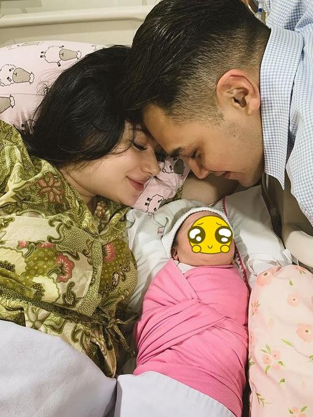 Lahirkan Anak Pertama Secara Caesar, Ini 6 Momen Persalinan Asmirandah