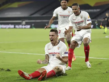 Pemain Sevilla Lucas Ocampos melakukan selebrasi usai mencetak gol ke gawang Wolverhampton Wanderers pada perempat final Liga Europa di MSV Arena, Duisburg, Jerman, Selasa (11/8/2020). Sevilla lolos ke semifinal usai mengalahkan Wolverhampton Wanderers 1-0. (Friedemann Vogel, Pool Photo via AP)