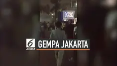 getaran gempa Banten dirasakan di Jakarta. Guncangan gempa membuat awak redaksi KLY berlarian keluar kantor. Hal yang sama terjadi di beberapa perkantoran di sekitarnya Gempa berkekuatan magnitudo 7,4 berpusat di Banten dan berpotensi  tsunami.