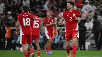Indonesia unggul lebih dulu pada menit ke-11 lewat eksekusi penalti yang sempurna Kevin Diks. Tampak dalam foto, pemain Indonesia, Kevin Diks (kanan) merayakan gol pada pertandingan pertama Grup B Putaran 4 Kualifikasi Piala Dunia 2026 zona Asia melawan Arab Saudi di Stadion Alinma Bank, King Abdullah Sports City, Jeddah, Arab Saudi, Rabu 8 Oktober 2025 waktu setempat atau Kamis (9/10/2025) dini hari WIB. (AP Photo)