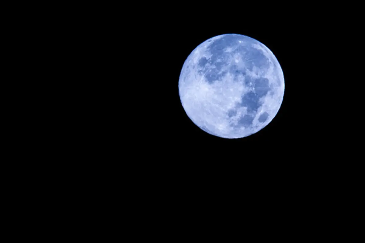 6 Tempat Terbaik untuk Menikmati Keindahan Blue Moon