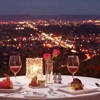 Makin dekat dengan pacar dengan mengunjungi 6 restoran romantis ini!