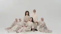 Pemotretan Shandy Aulia Bersama Keluarga Besar Muslim. (Sumber: Instagram/shandyaulia)
