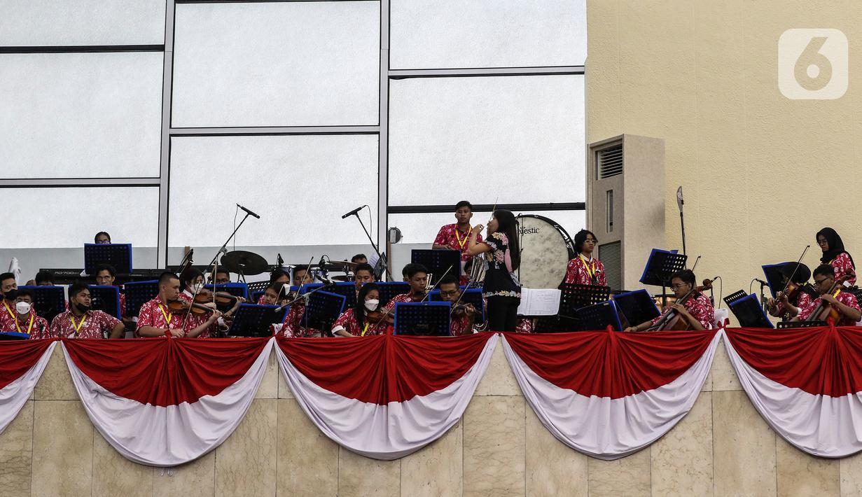 Suasana gladi bersih persiapan Sidang Tahunan MPR RI, Sidang Bersama DPR RI dan DPD RI dan Sidang Paripurna DPR RI di Kompleks Parlemen, Jakarta, Senin (15/8/2022). Presiden Joko Widodo akan kembali menyampaikan pidato kenegaraan dan keterangan pemerintah terkait RUU APBN 2023 dan Nota Keuangan dalam Rapat Tahunan MPR dan Rapat Bersama DPR & DPD RI pada Selasa, 16 Agustus 2022. (Liputan6.com/Johan Tallo)