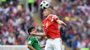 Proses terjadinya gol yang dicetak gelandang Rusia, Yuri Gazinskiy, ke gawang Arab Saudi pada laga Grup A Piala Dunia di Stadion Luzhniki, Moskow, Kamis (15/6/2018). Dirinya merupakan pencetak gol perdana pada Piala Dunia 2018. (AFP/Patrick Stollarz)