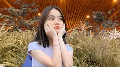 Lahir di Bandung, Kayess saat ini masih berusia 19 tahun. Di usianya yang masih muda ini ia sangat populer di kalangan pecinta game. Bahkan dalam media sosial Instagramnya, ia sudah memiliki lebih dari 2,1 pengikut yang setiap menyapanya dalam kolom komentar Instagram. (Liputan6.com/IG/@ewkharis)