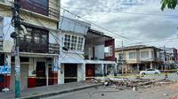 Rumah yang rusak terlihat setelah gempa bumi melanda Kota Esmeraldas di Ekuador. (Antony Quintero/AFP)