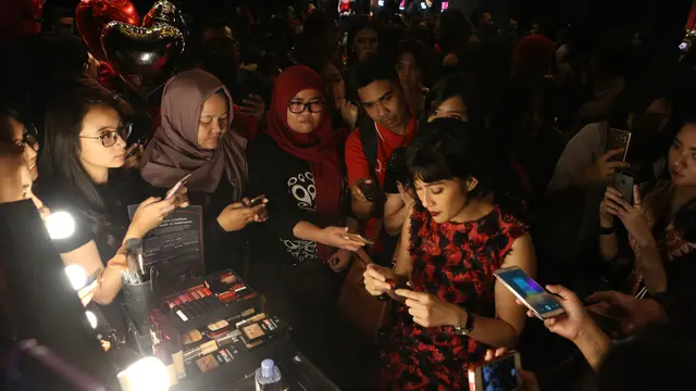 Bukan Mimpi Lagi, Ini Rahasia Makeup Tahan Lama Ala Dian Sastro 