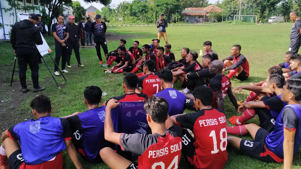 Persis Solo