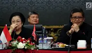 Ketum PDIP, Megawati Soekarnoputri bersama Sekjen PDIP Hasto Kristiyanto mengikuti Rapat Koordinasi Bidang Politik & Keamanan Tingkat Nasional di Kantor DPP PDI Perjuangan, Menteng, Jakarta, Kamis (3/5). (Liputan6.com/Johan Tallo)