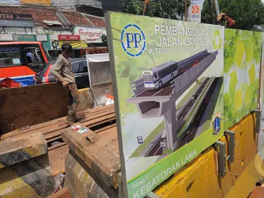 Pembangunan jalan layang non tol  untuk Transjakarta koridor XIII (Ciledug–Blok M) siap dimulai pengerjaan fisiknya pada April 2015, Jakarta, Sabtu (15/2/2015). (Liputan6.com/Herman Zakharia)